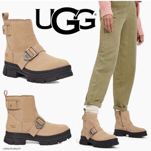 UGG Ashton short waterproof in sand Women's boots Sz. 9.5
